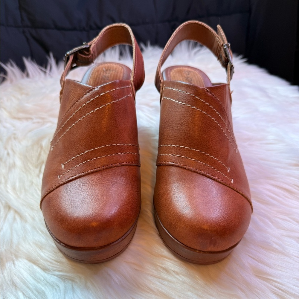 b.o.c. Born Concept Cecila slingback platform clogs in a brown Sz 9
